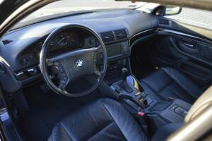 Image 2/8 de BMW 540i (2001)