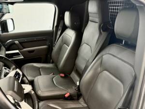 Image 18/25 of Land Rover Defender 110 D300 AWD (2022)