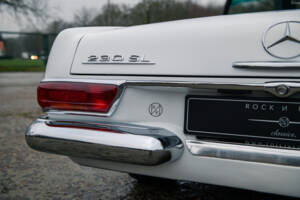 Image 29/36 of Mercedes-Benz 230 SL (1965)