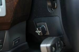 Immagine 8/50 di BMW 750i (2007)