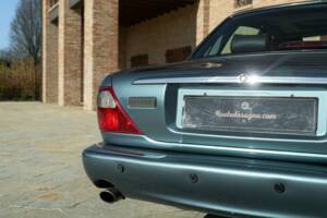 Image 13/50 de Jaguar XJ 8 Executive (1997)