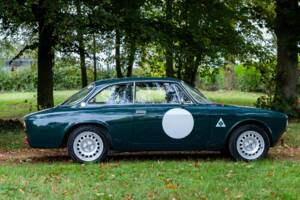Image 6/20 of Alfa Romeo 1750 Berlina (1969)