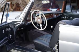 Image 2/13 of Mercedes-Benz 220 SE b (1962)