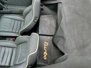 Image 17/19 de Porsche 911 Turbo 3.3 (1989)
