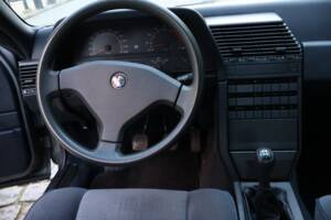 Bild 22/39 von Alfa Romeo 164 2.0 (1990)