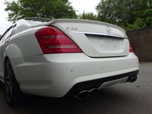 Image 17/99 of Mercedes-Benz S 65 AMG L (2006)