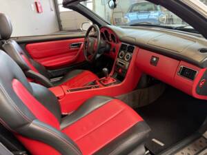 Image 23/51 of Mercedes-Benz SLK 230 Kompressor (1997)