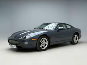 Immagine 2/21 di Jaguar XK8 4.2 (2004)