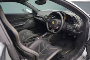 Image 12/50 of Ferrari 488 GTB (2017)