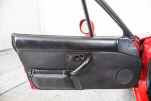 Immagine 32/50 di Mazda MX-5 1.8 (1995)
