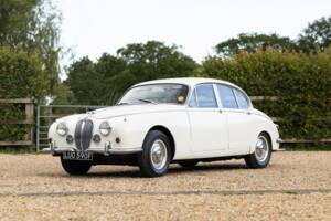 Image 41/50 of Jaguar Mk II 2.4 (1967)