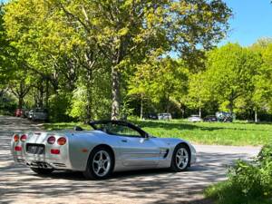 Image 23/50 of Chevrolet Corvette (2001)