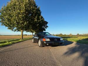 Image 8/49 de Mercedes-Benz 500 SL (1990)