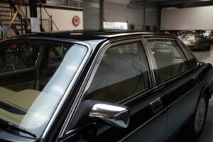 Image 36/47 of Jaguar XJ12 6.0 (1994)