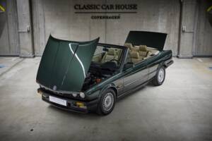 Image 18/90 of BMW 325i (1987)