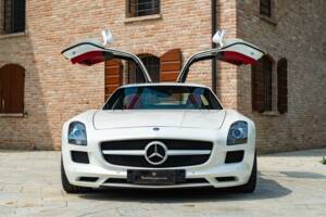 Image 15/50 of Mercedes-Benz SLS AMG (2010)
