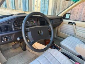 Bild 11/21 von Mercedes-Benz 190 E 2.3 (1991)