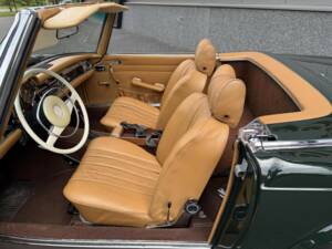 Image 38/50 de Mercedes-Benz 280 SL (1969)