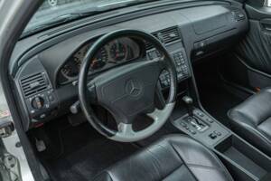 Image 33/50 of Mercedes-Benz C 36 AMG (1995)