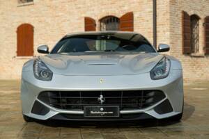 Image 3/50 of Ferrari F12berlinetta (2013)