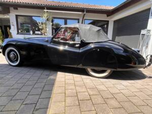 Image 29/37 de Jaguar XK 120 DHC (1954)