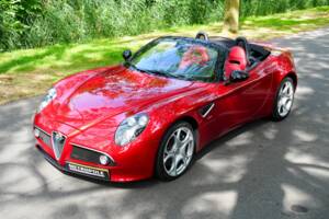 Image 16/50 of Alfa Romeo 8C Spider (2010)