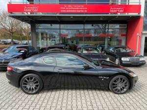 Imagen 7/21 de Maserati GranTurismo 4.2 (2007)