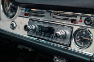 Image 28/36 of Mercedes-Benz 230 SL (1965)