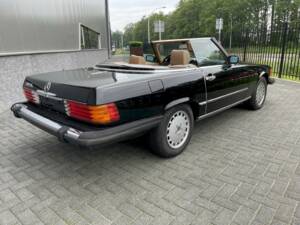 Afbeelding 13/36 van Mercedes-Benz 560 SL (1986)