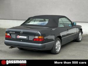 Bild 6/15 von Mercedes-Benz E 320 (1993)