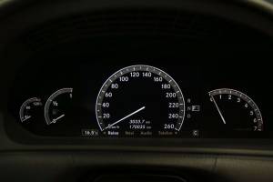 Image 15/30 of Mercedes-Benz CL 500 (2006)