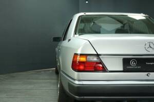 Bild 33/50 von Mercedes-Benz 300 E-24 (1992)