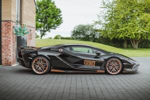 Image 20/68 of Lamborghini Sián FKP 37 (2021)