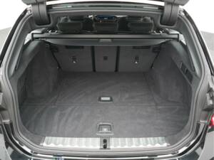Image 49/50 of BMW 330i xDrive Touring (2025)