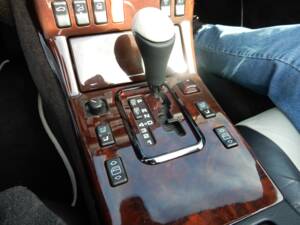 Image 24/25 of Mercedes-Benz SL 500 (2000)