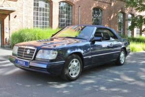 Image 4/21 of Mercedes-Benz E 320 (1995)
