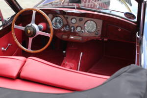 Image 21/40 de Jaguar XK 120 DHC (1953)