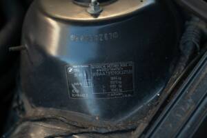Image 38/41 of BMW 318i (2004)
