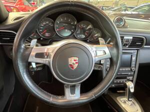 Image 10/39 of Porsche 911 Carrera (2011)