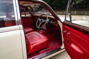 Bild 28/51 von Jaguar 240 (1968)