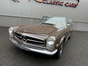 Image 4/36 de Mercedes-Benz 250 SL (1968)
