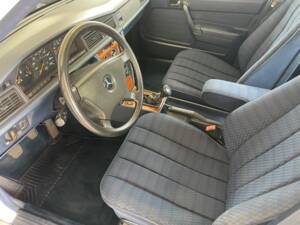 Image 10/57 of Mercedes-Benz 190 D 2.5 (1992)