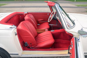 Image 34/60 of Mercedes-Benz 230 SL (1967)