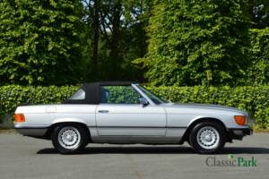 Image 22/50 de Mercedes-Benz 500 SL (1985)