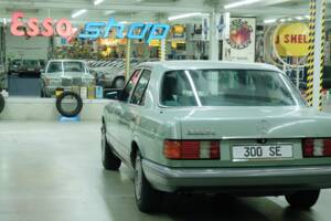 Bild 50/50 von Mercedes-Benz 300 SE (1986)