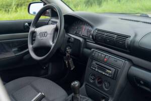 Image 23/40 de Audi A4 1.6 (1995)