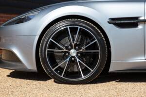 Image 7/80 of Aston Martin Vanquish (2013)