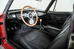 Image 20/50 of MG MGB GT (1967)