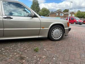 Image 22/50 of Mercedes-Benz 190 E 2.5-16 (1991)