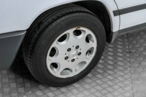 Image 33/50 of Mercedes-Benz 200 (1986)